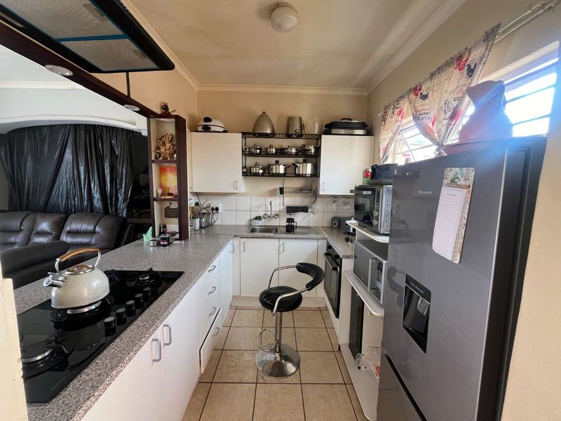 Perfect Start-Up Home with Exciting Potential! - Photo 3