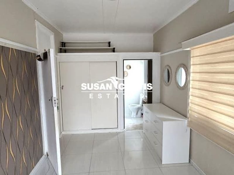 Family-Friendly House Featuring BBQ Room & Secure Enclosed Yard - Photo 5