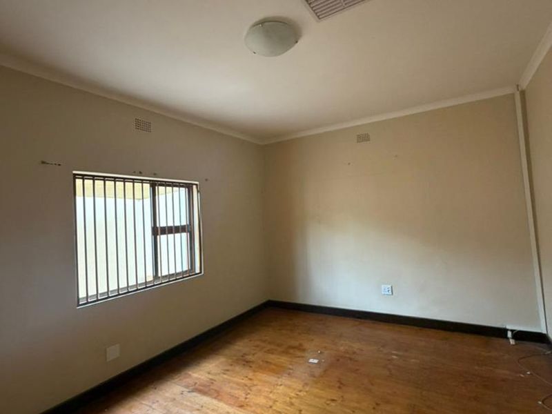 Office Space To Let - Photo 3