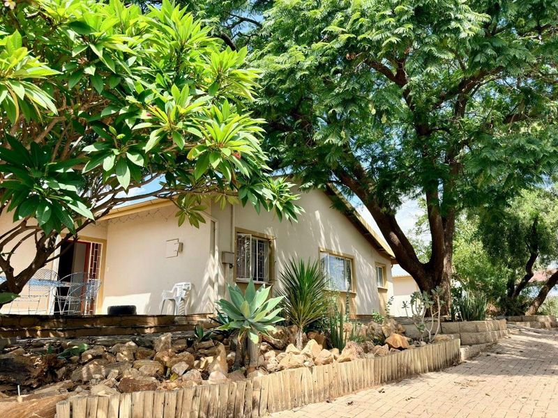 3 Bedroom House For Sale in Pionierspark - Photo 2