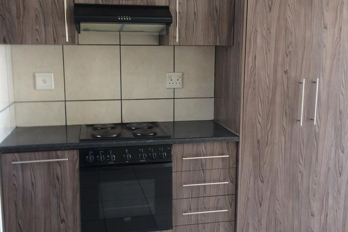Unlock the door to your future at Hosea Kutako Apartments! For just N$800,000, you can own this charming 62m2 haven. - Photo 3
