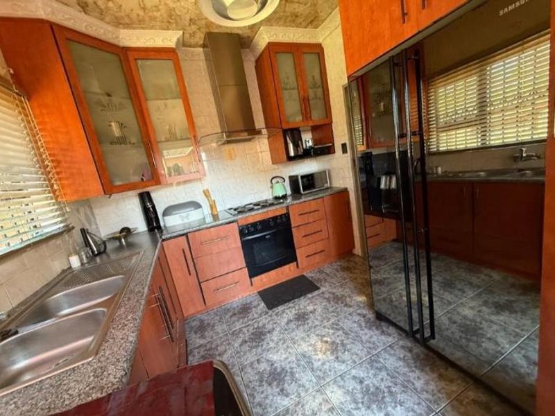 3 Bedroom House For Sale in Vanderbijlpark CW3 - Photo 9