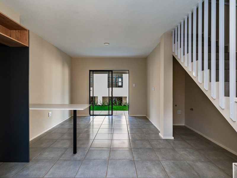 Kings Gate Estate 2 Bedroom Duplex - Photo 3