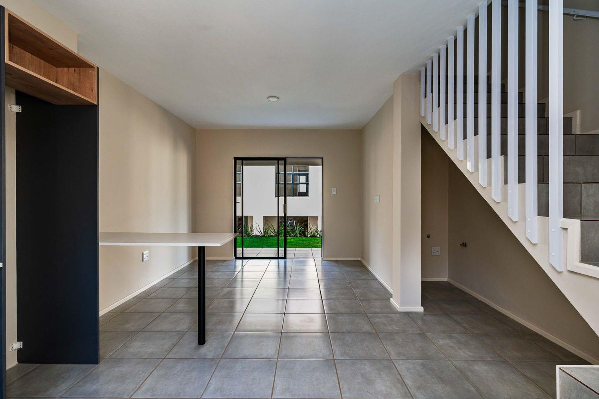 Kings Gate Estate 2 Bedroom Duplex - Photo 3