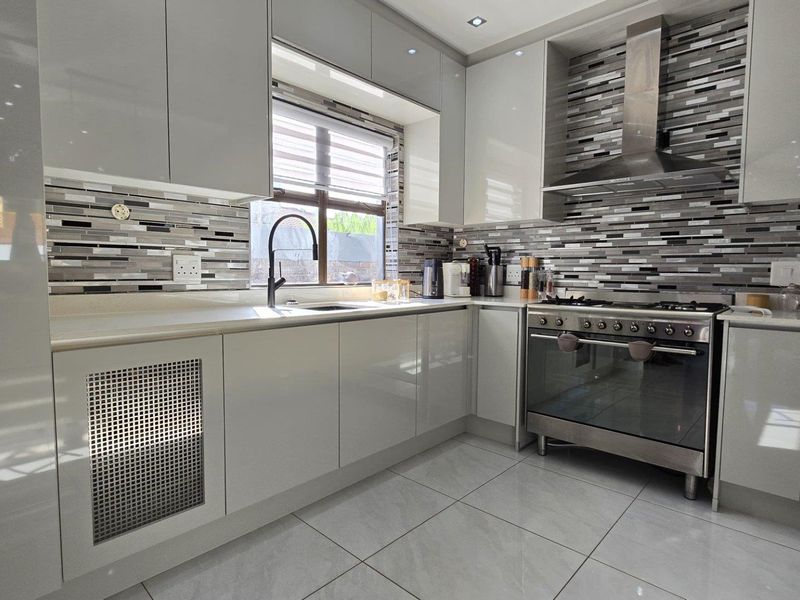 4 Bedroom House in Meyersdal - Photo 9