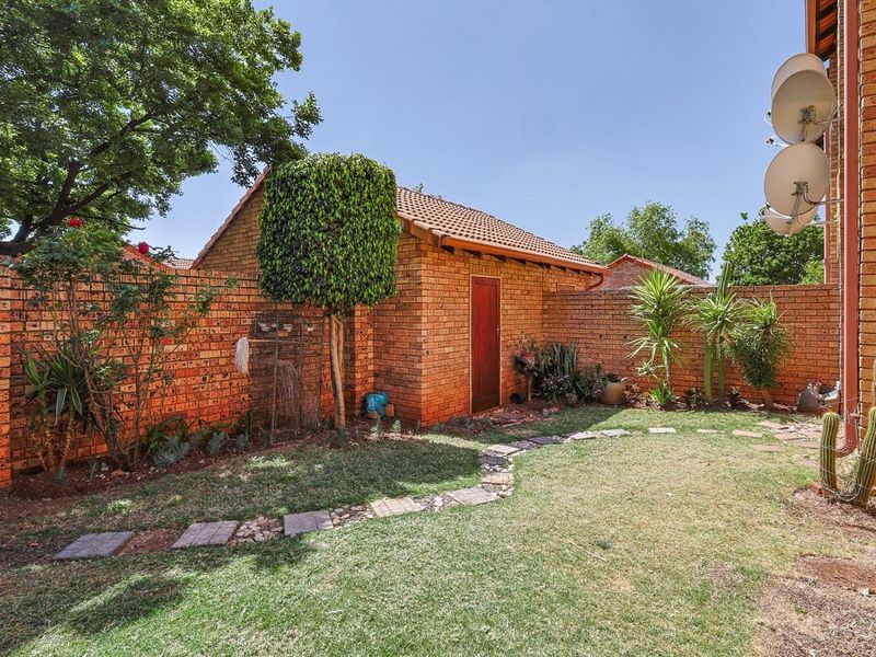 Ground Floor 2-Bedroom Apartment with Garden & Garage – For Rent in Equestria Estate - Photo 4