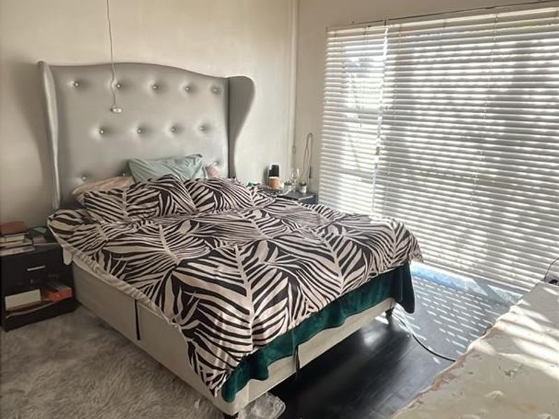 Bedroom in fully furnished shared house available for rent. - Photo 4