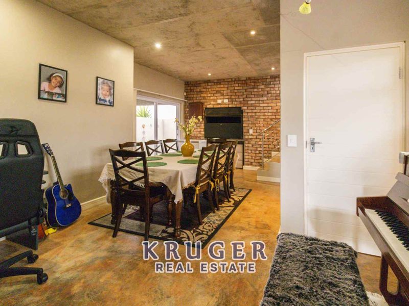 🌟 Modern Dual-Home Investment Gem - Photo 7