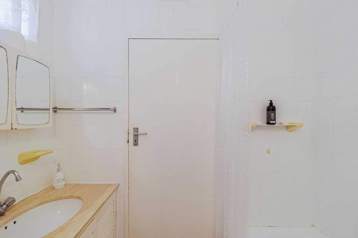 Picture perfect furnished studio apartment in Warner Beach, where everyday living feels like a getaway. - Photo 4