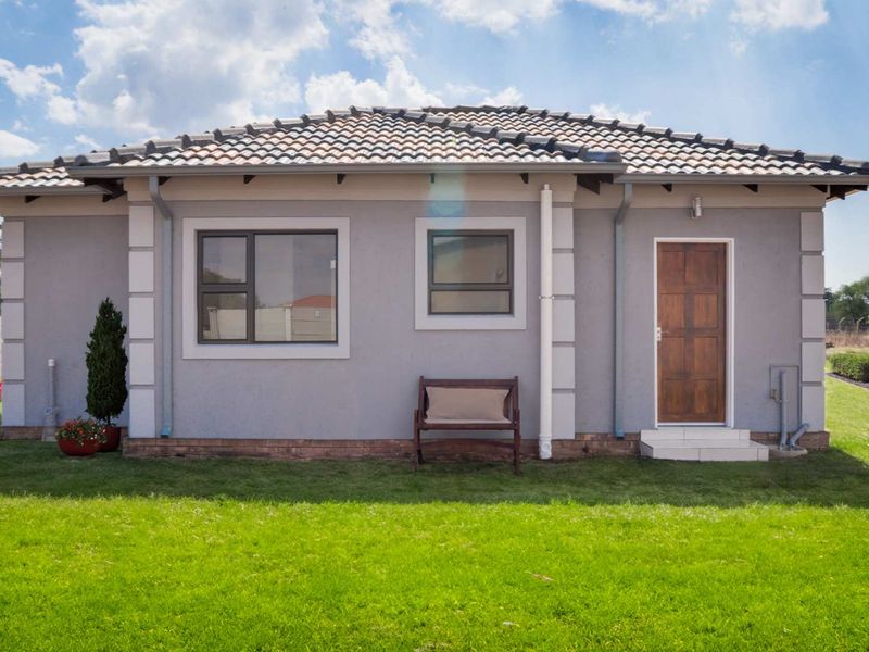NEW DEVELOPMENT, ALL COSTS INCLUDED, FULL TITLE STANDS. NO DEPOSITS / 100% BONDS (dependent on client profile) - Photo 1
