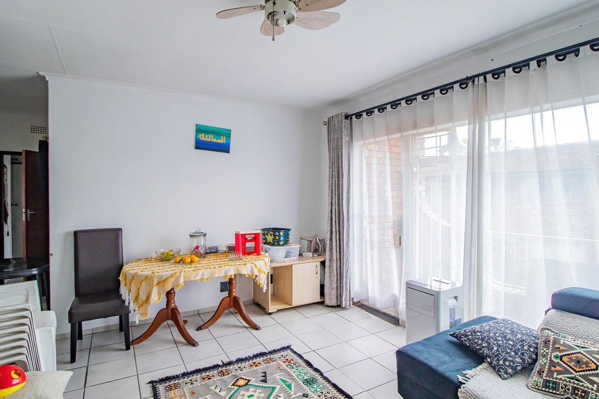 Charming First-Floor Unit: Comfort Meets Convenience! - Photo 4