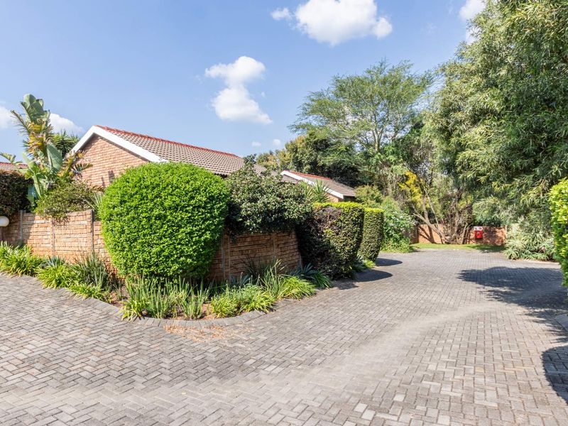 Charming Simplex Living with a good size garden, perfect for young professional - Photo 3