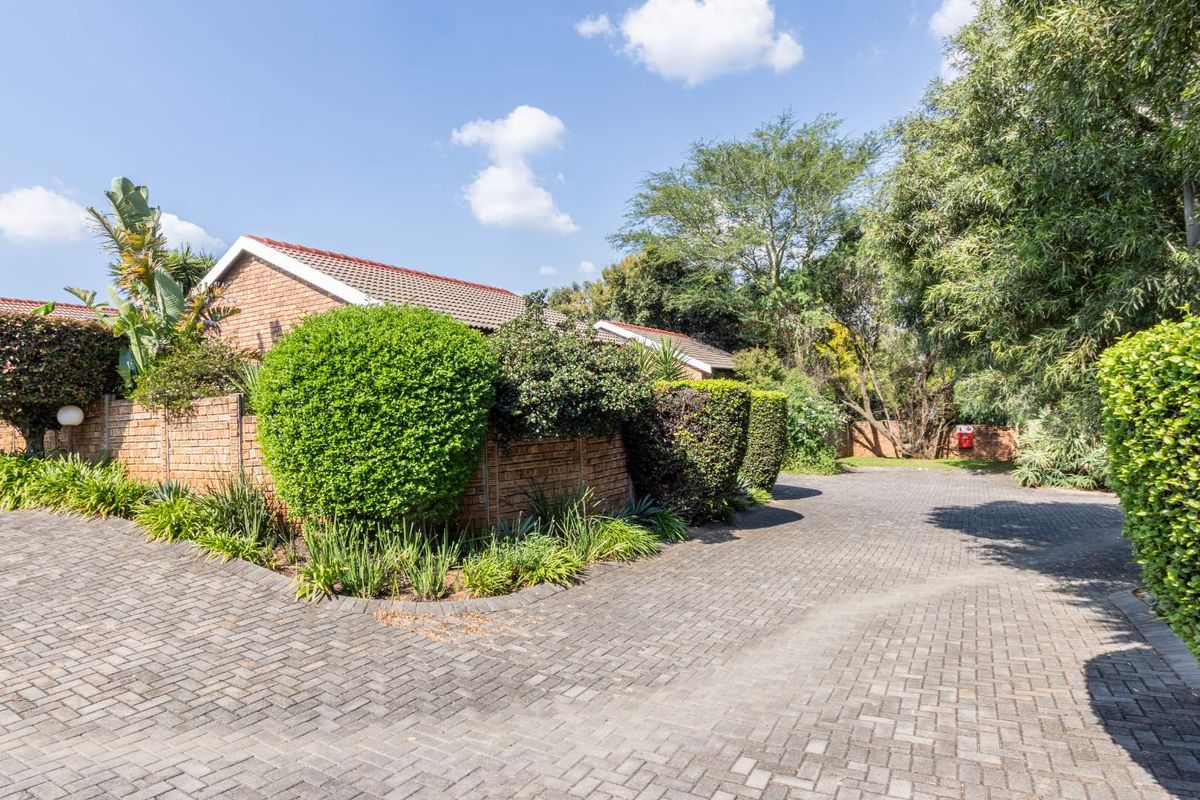 Charming Simplex Living with a good size garden, perfect for young professional - Photo 3