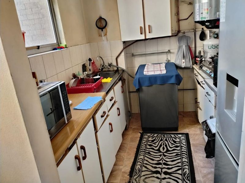 spacious 2 bedroom unit - Photo 10