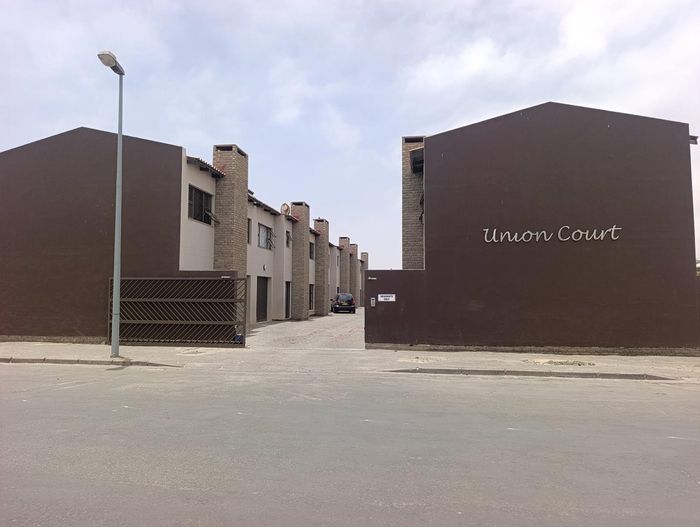 Property #2462888, Townhouse Pending Sale in Walvis Bay Central