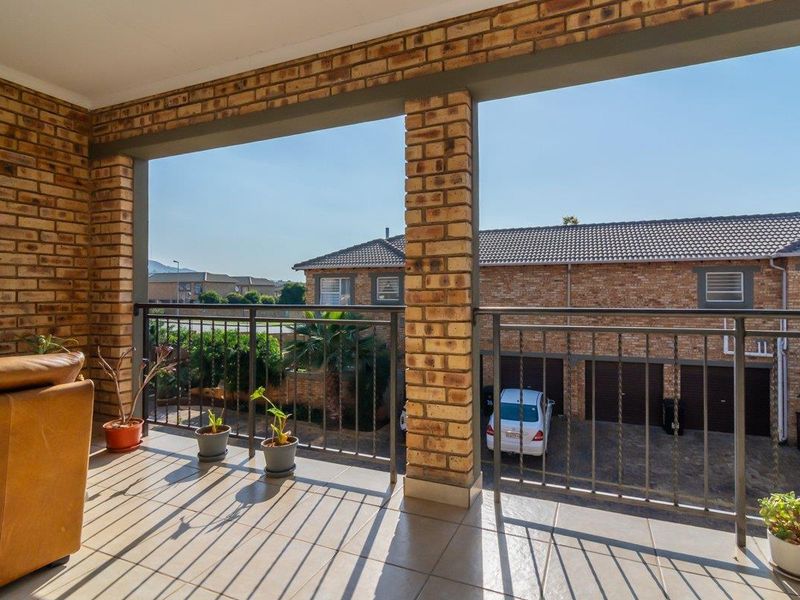 Secure, stylish and spacious duplex townhouse in Wilgeheuwel - Photo 5