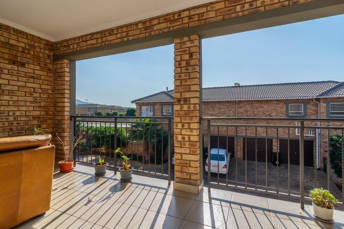 Secure, stylish and spacious duplex townhouse in Wilgeheuwel - Photo 5
