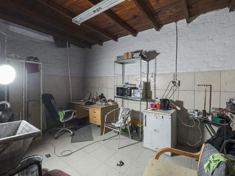 Prime Industrial Facility To Let in Montague Gardens - Photo 9