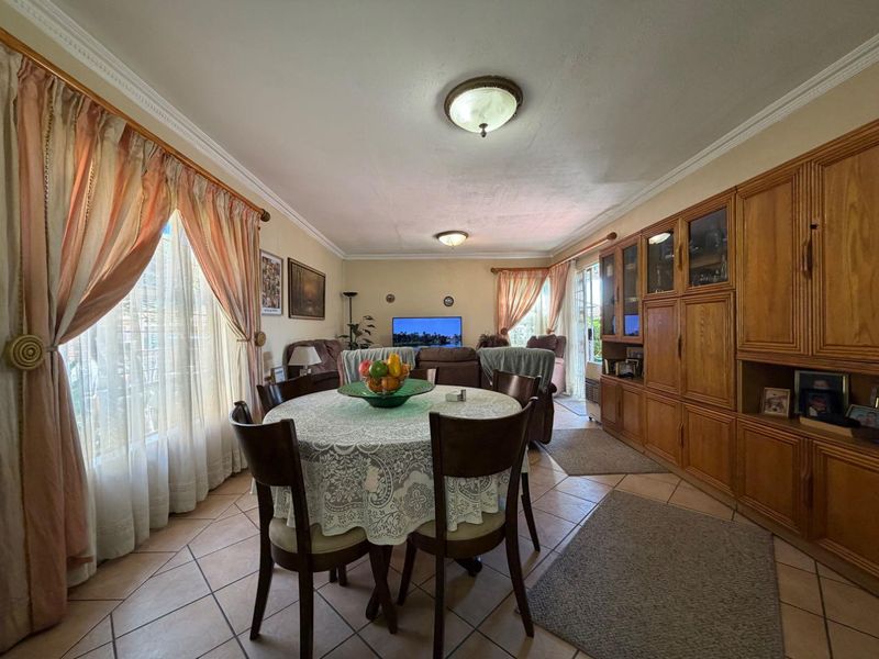 Charming 3-Bedroom Townhouse in Sought-After Randhart, Alberton - Photo 4