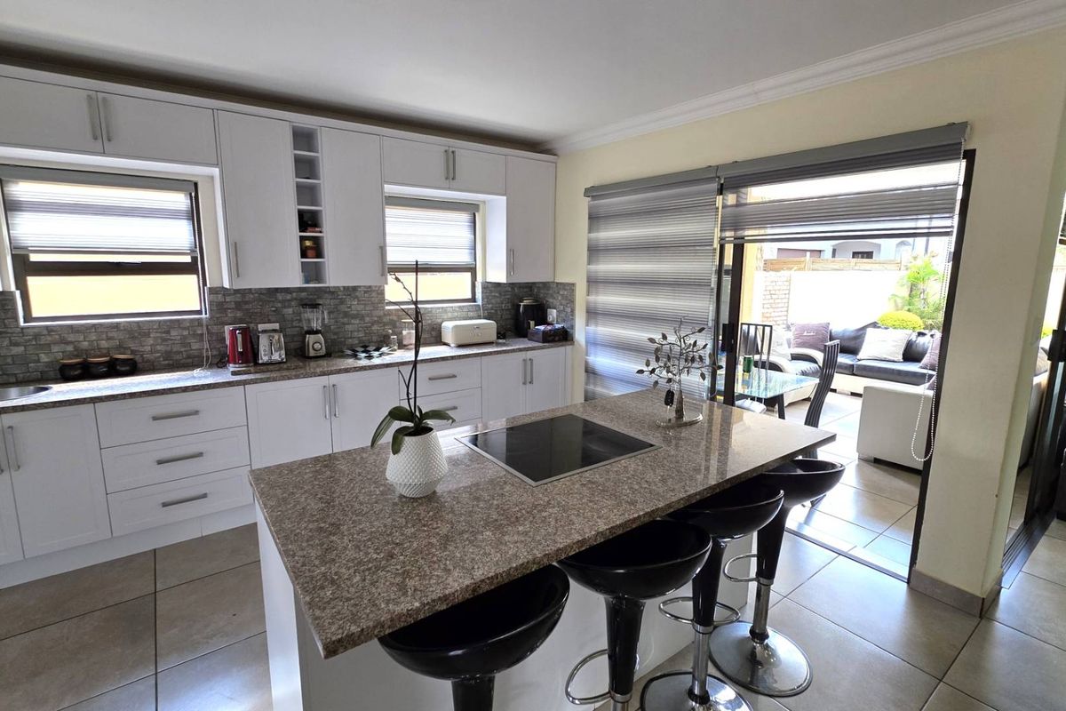 4 Bedroom 3 Bathroom Family Home in Melodie For Sale  R 2 850 000 - Photo 5