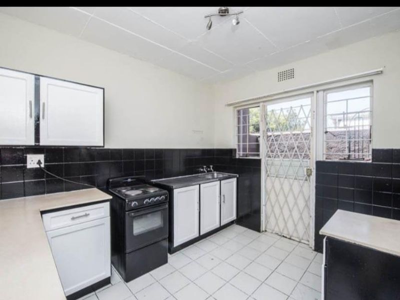 Duplex ultimate in luxury Living in Townsview!!! - Photo 3