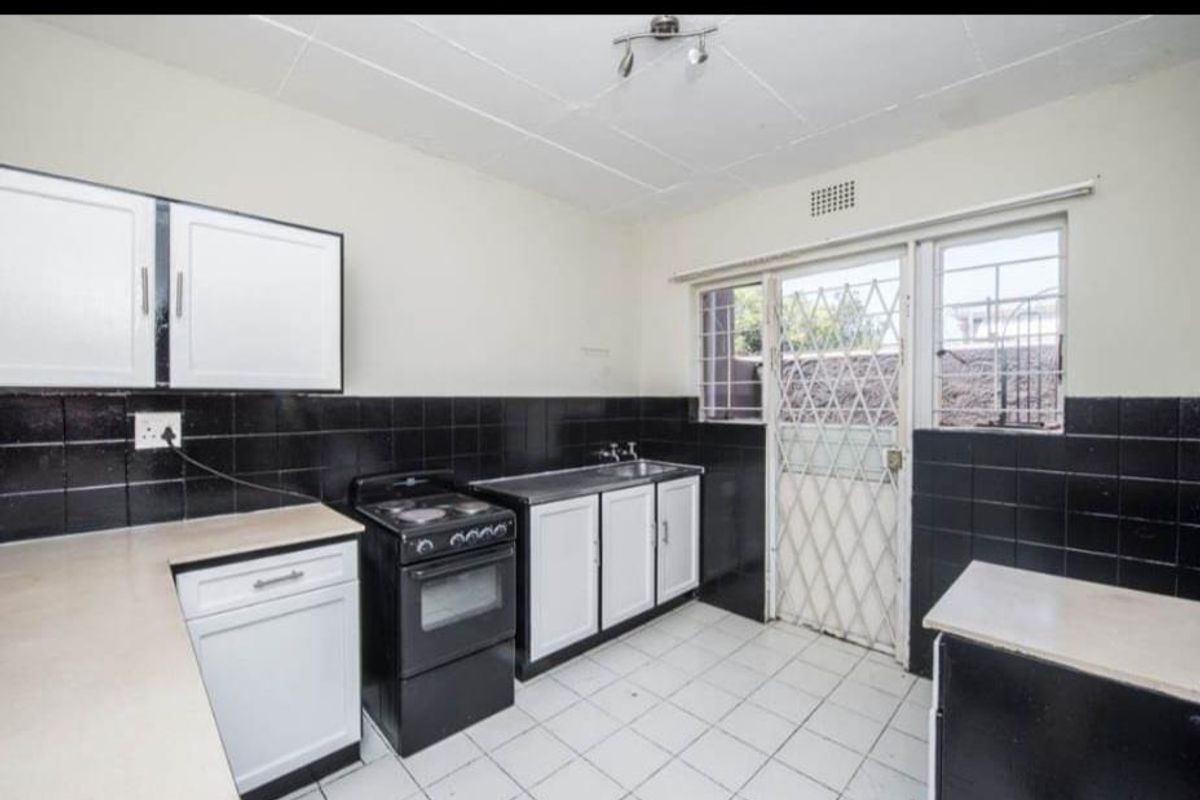 Duplex ultimate in luxury Living in Townsview!!! - Photo 3