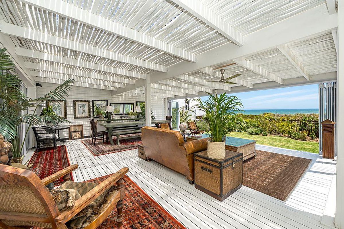 WHERE LUXURY MEETS THE OCEAN - Photo 3