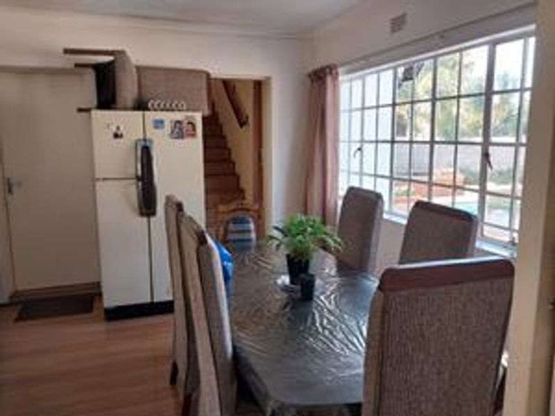 HUGE FAMILY HOME IN PRIME AREA - Photo 5
