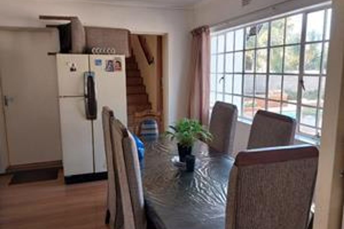 HUGE FAMILY HOME IN PRIME AREA - Photo 5