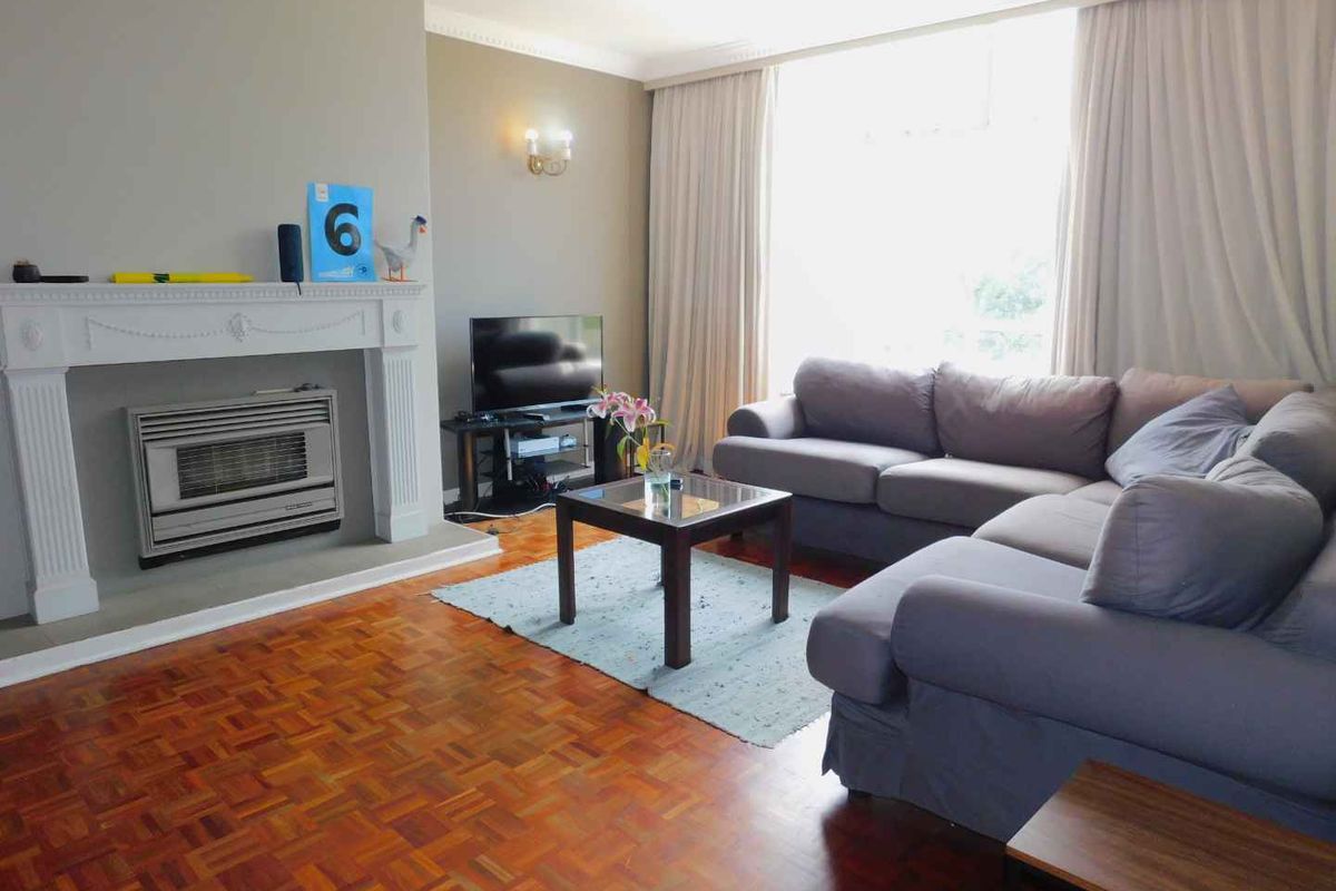 Four bedroom apartment in Illovo - Photo 2