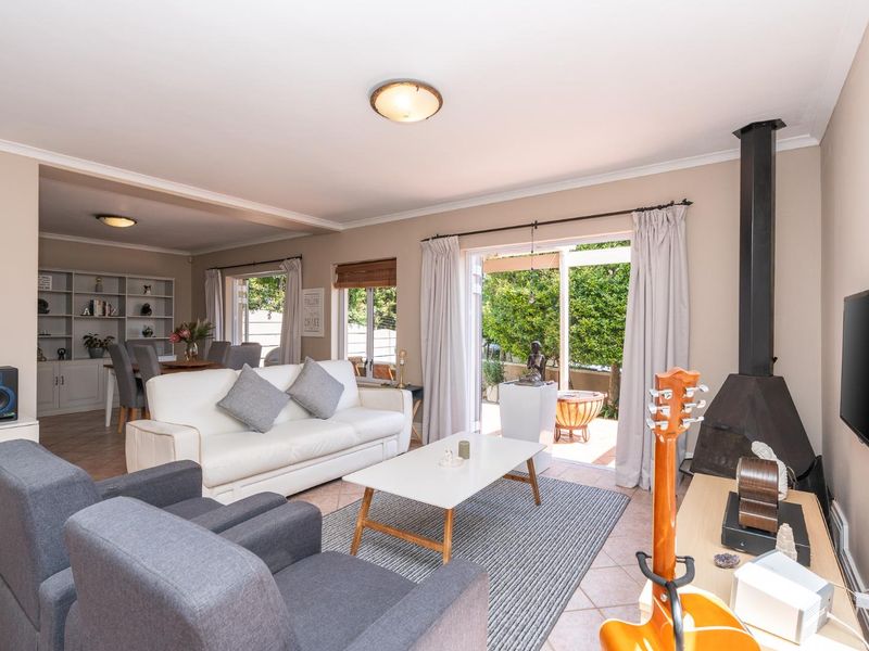 4.950 MIL – PRICED TO SELL!! COME SEE, COME SIGN – THE BEST VALUE IN HOUTBAY - Photo 6