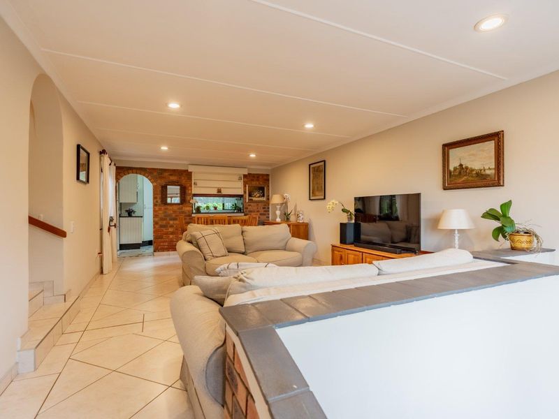 Stylish 2-Bedroom Duplex | Lock-Up-and-Go Living | Ocean Views & Stunning Sunsets - Photo 6