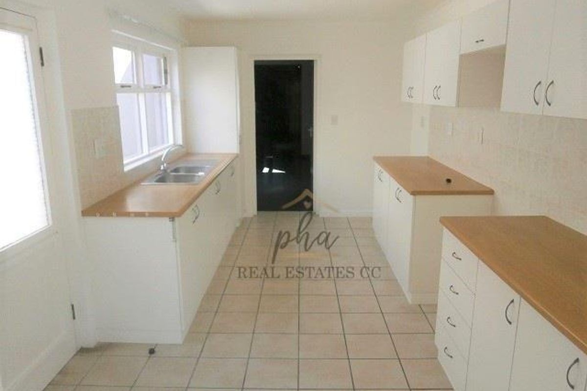 Adorable Townhouse with 3 courtyards for sale in Walvis Bay - Photo 4