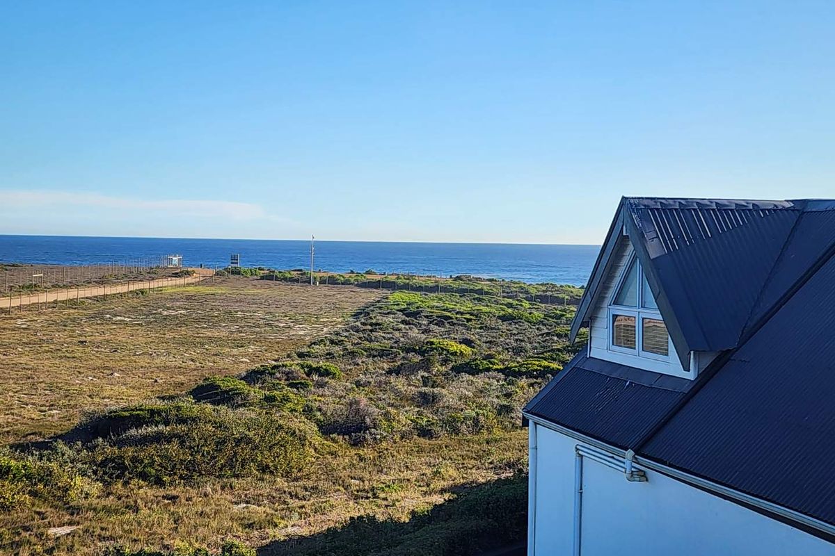 Modern Spacious Living at the Beach with Sea Views - Photo 2