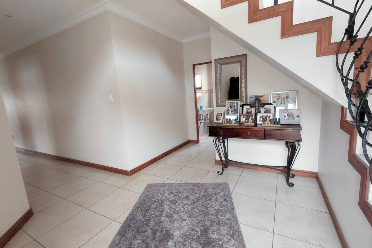 Luxury Redefined: Modern 4-Bedroom with Pool! - Photo 2