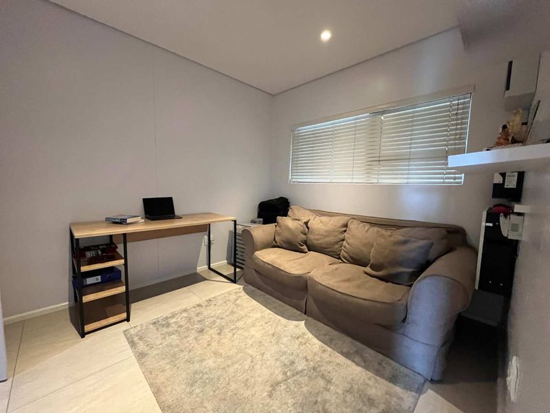 Modern 2 Bedroom, 2 Bathroom Apartment for Sale - Photo 10