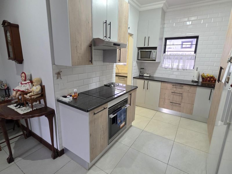 Neat 3 Bedroom Family Home in Gateway Manor - Photo 7