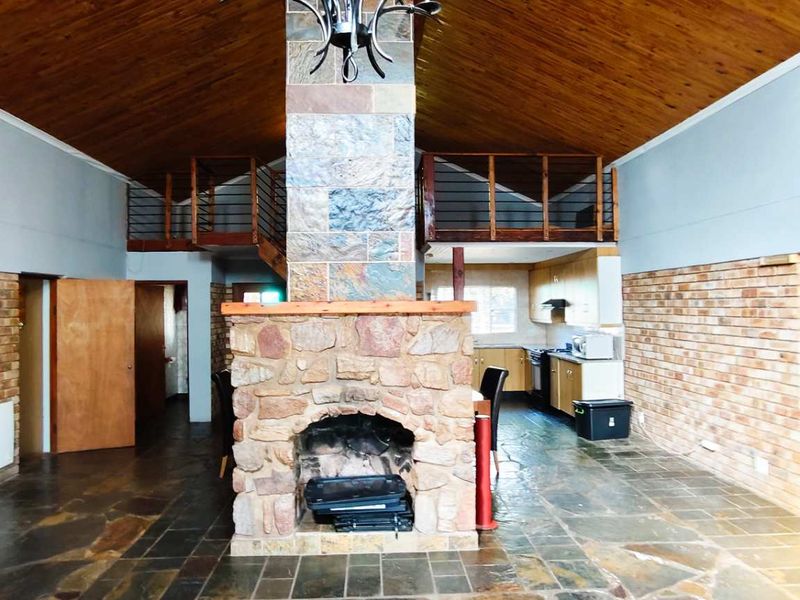 Immaculate Gem: Comfort, Style, and Functionality! - Photo 8