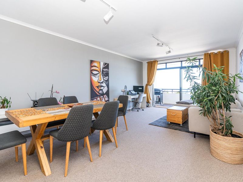 Elevated Apartment with Breathtaking Views at the Foot of Signal Hill - Photo 5