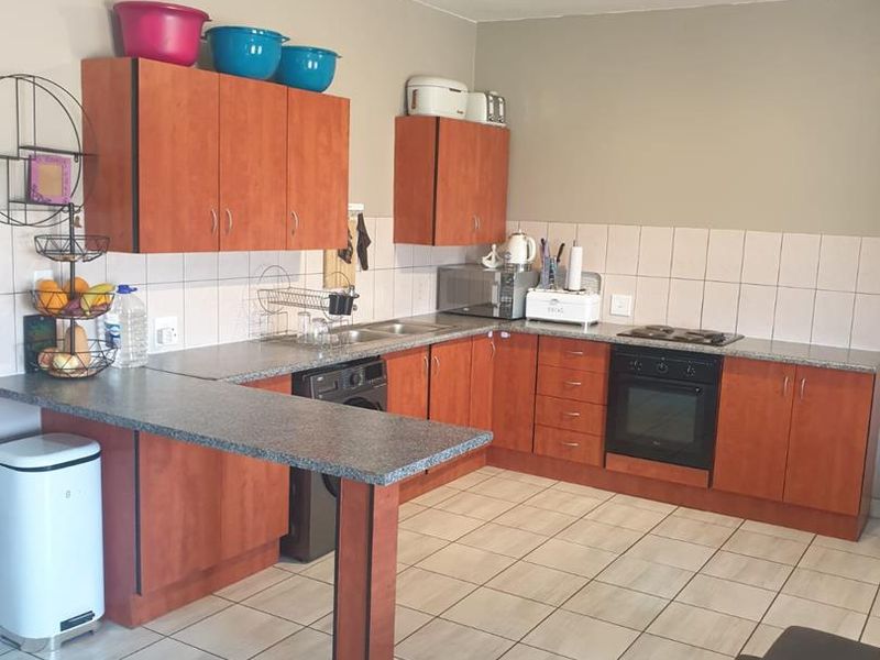 Two-Bedroom First Floor Apartment for Sale in Oaklane Mews, Brakpan - Photo 4