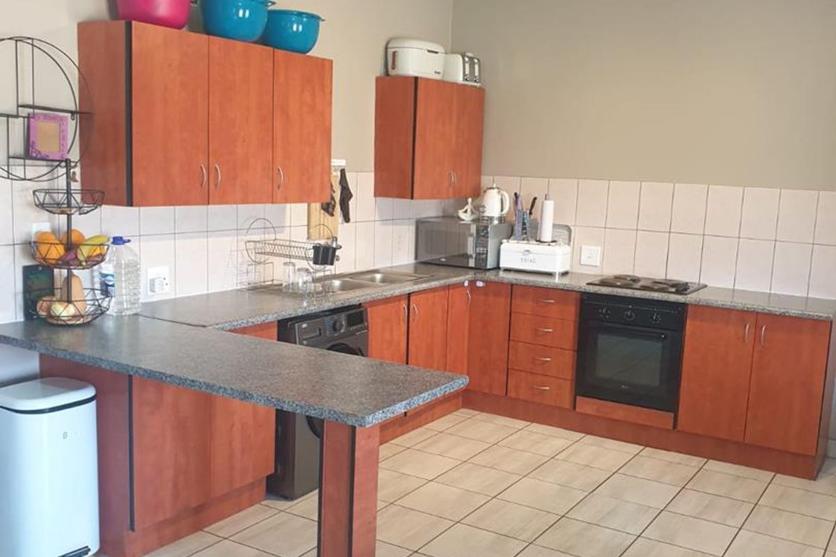 Two-Bedroom First Floor Apartment for Sale in Oaklane Mews, Brakpan - Photo 4