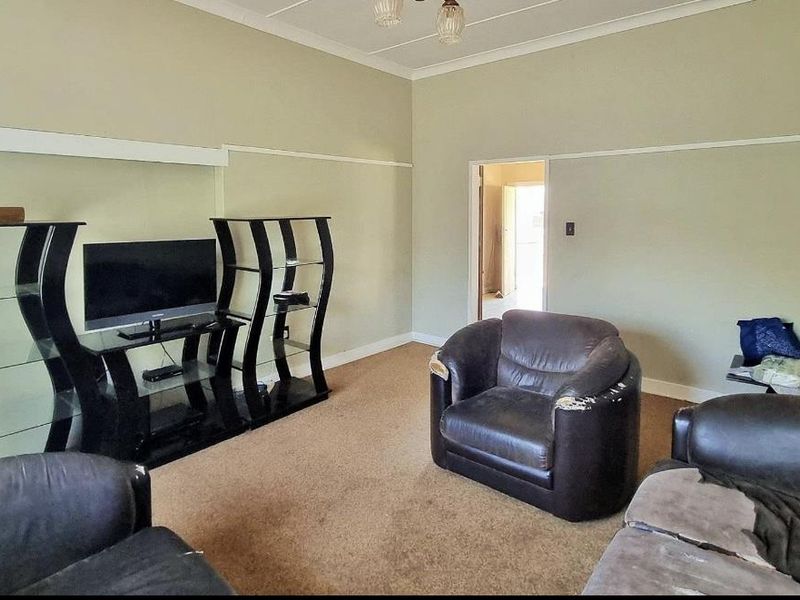 Warm 3-Bedroom Home with Character in Trompsburg - Photo 3