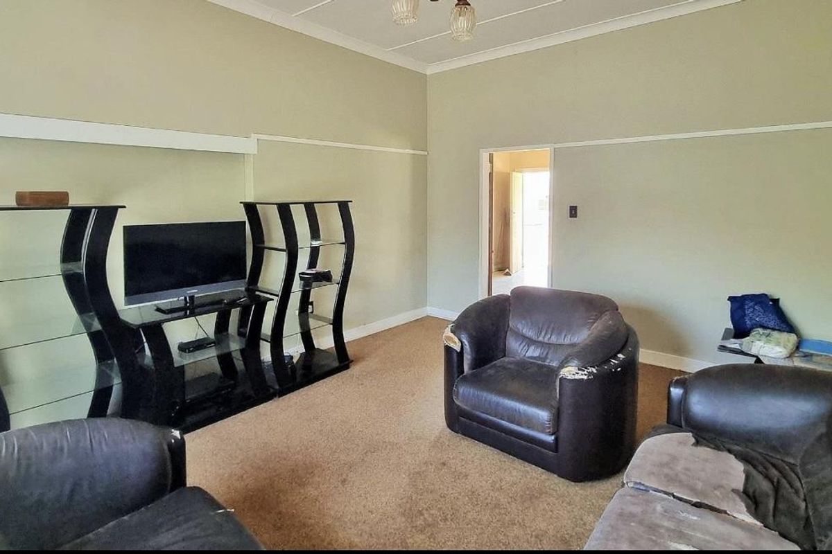 Warm 3-Bedroom Home with Character in Trompsburg - Photo 3