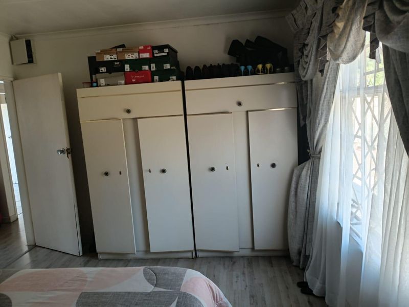 Spacious Home to own - Photo 8