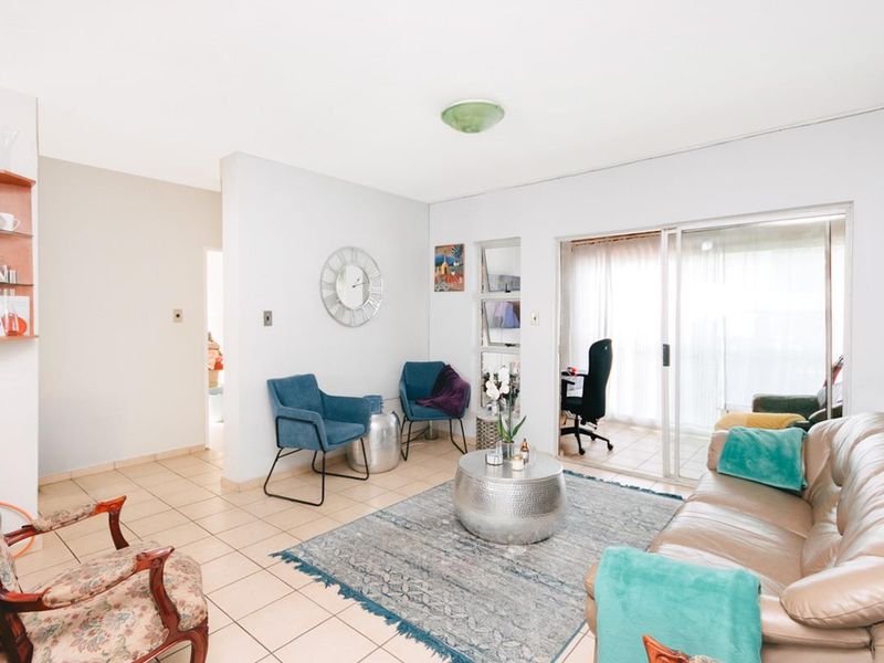 Neat 3 bedroom 2 bathroom unit for sale in Florida Roodepoort - Photo 8