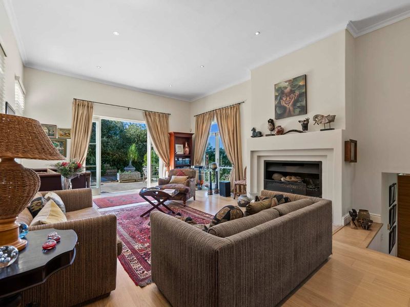 A Warm, Welcoming Home in Secure Tamboerskloof Estate - Photo 4