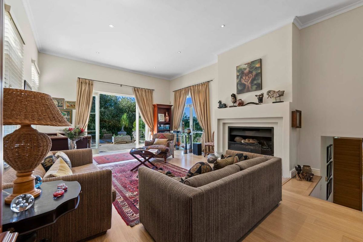 A Warm, Welcoming Home in Secure Tamboerskloof Estate - Photo 4