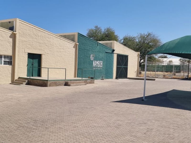 Spacious Warehouse with Office Spaces and Ample Parking: A Prime Investment Opportunity - Photo 2