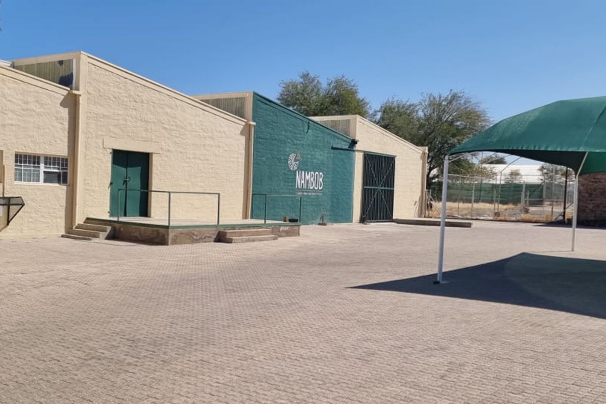 Spacious Warehouse with Office Spaces and Ample Parking: A Prime Investment Opportunity - Photo 2