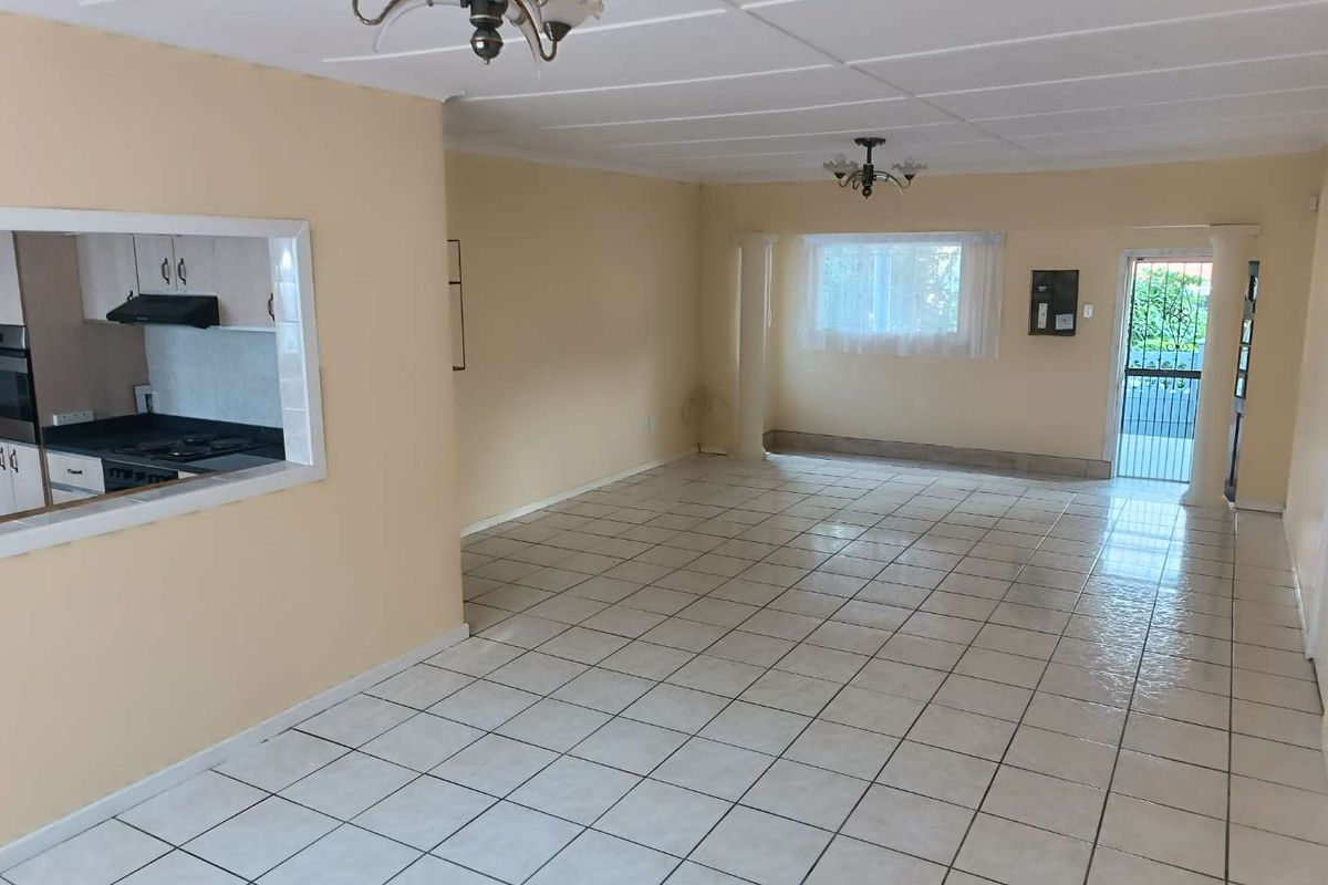 🏡 Spacious 4-Bedroom Family Home with Separate Flatlet to Rent in Lincoln Meade - Photo 5